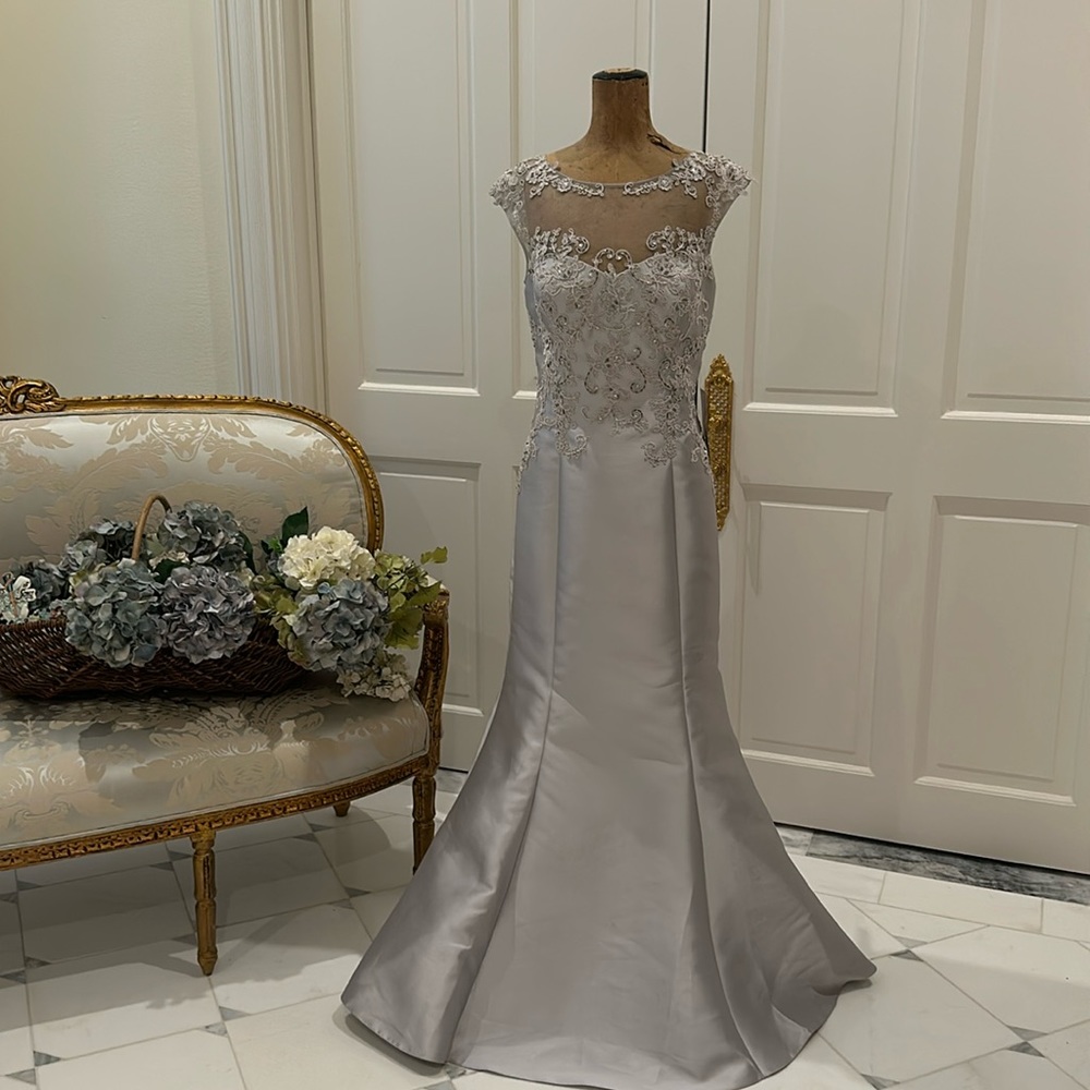 Mother of the bride/groom, mermaid silver gown, size 10. By JS collections.